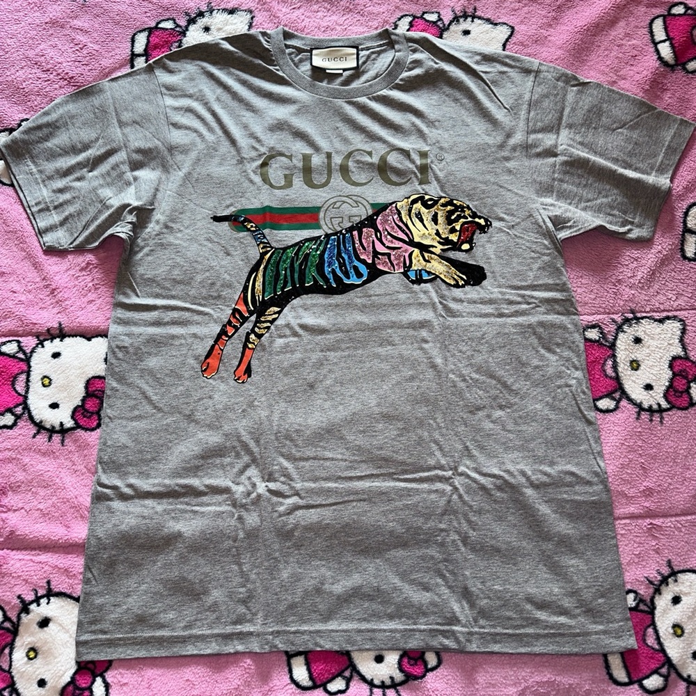 Gucci tiger sequin t-shirt 🌈